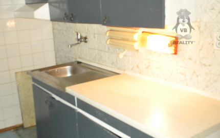 Byt 1+1 s dvoma loggiami, sídl. Mier, Sp. Nová Ves