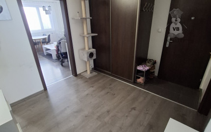 prerobený 3-izbový byt s loggiou na sídlisku Západ 1