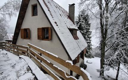 prerobená chata na celoročné bývanie v Poráčskej doline