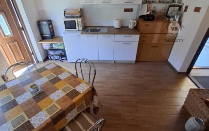 Záhrada s murovanou chatou a altánkom – Levoča