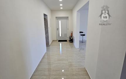 Rodinný dom po rozsiahlej rekonštrukcii na veľkom pozemku v obci Kurimany pri Spišskej Novej Vsi
