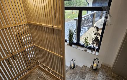 Vidiecke sídlo s pozemkom 11 903 m², herňou, garážou v obci Nálepkovo, v pokojnej časti Zahajnica, okres Gelnica