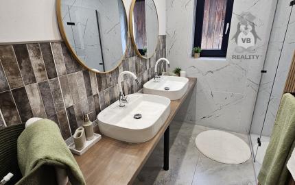 Vidiecke sídlo s pozemkom 11 903 m², herňou, garážou v obci Nálepkovo, v pokojnej časti Zahajnica, okres Gelnica