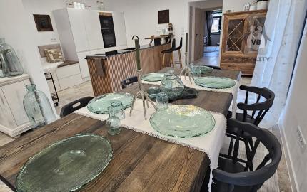 Vidiecke sídlo s pozemkom 11 903 m², herňou, garážou v obci Nálepkovo, v pokojnej časti Zahajnica, okres Gelnica
