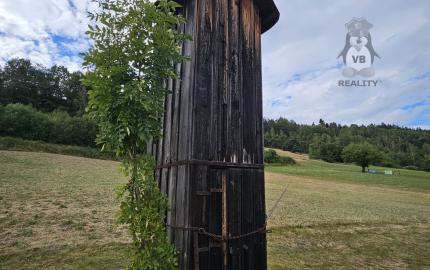 Vidiecke sídlo s pozemkom 11 903 m², herňou, garážou v obci Nálepkovo, v pokojnej časti Zahajnica, okres Gelnica