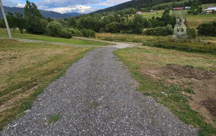 Vidiecke sídlo s pozemkom 11 903 m², herňou, garážou v obci Nálepkovo, v pokojnej časti Zahajnica, okres Gelnica