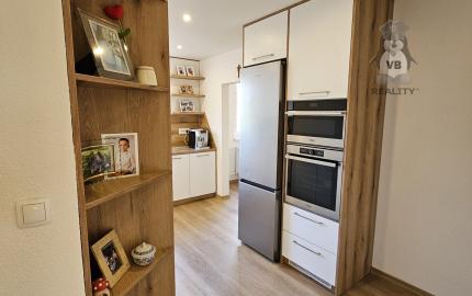 Moderný 3-izbový byt s balkónom po kompletnej rekonštrukcii - sídlisko Mier, Spišská Nová Ves