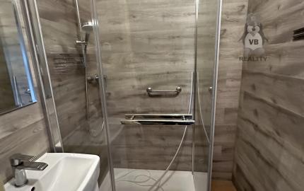 Byt 2+1 s loggiou centrum, Sp. Nová Ves