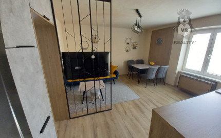 Byt 2+1 s balkónom prerobený na 3.izbový sídl. Rozvoj, Levoča