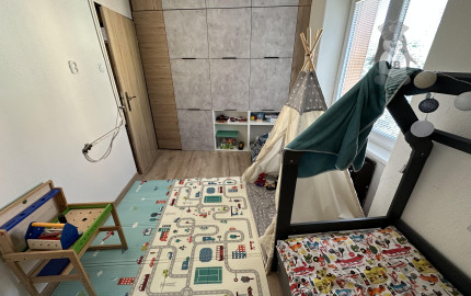 Byt 2+1 s balkónom prerobený na 3.izbový sídl. Rozvoj, Levoča