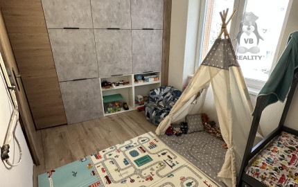 Byt 2+1 s balkónom prerobený na 3.izbový sídl. Rozvoj, Levoča