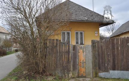Pozemok so starším domom v obci Letanovce