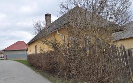 Pozemok so starším domom v obci Letanovce