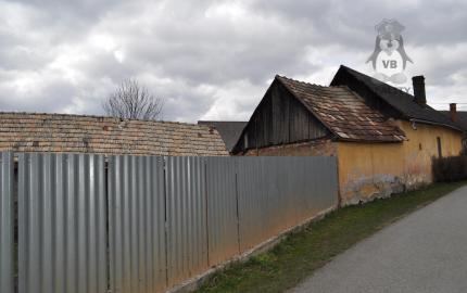 Pozemok so starším domom v obci Letanovce