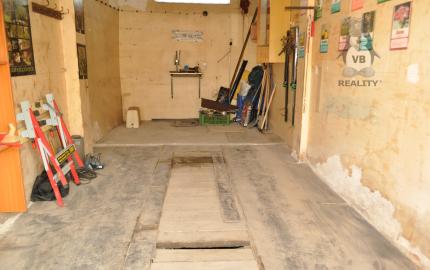 Garáž, sídl. Tarča, Sp. Nová Ves