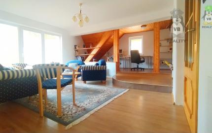 Jedinečný rodinný dom v obci Vinné s rozľahlým pozemkom