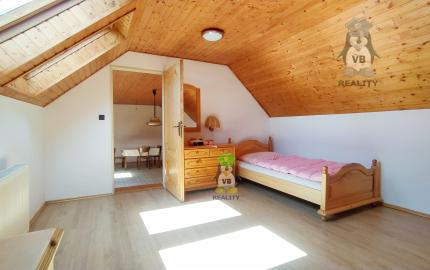 Jedinečný rodinný dom v obci Vinné s rozľahlým pozemkom