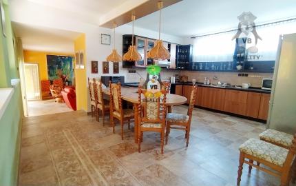 Jedinečný rodinný dom v obci Vinné s rozľahlým pozemkom