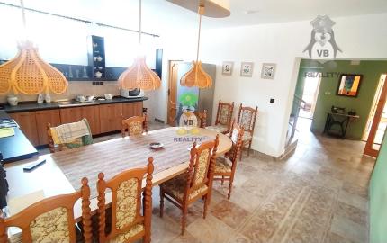 Jedinečný rodinný dom v obci Vinné s rozľahlým pozemkom