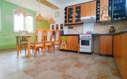 Jedinečný rodinný dom v obci Vinné s rozľahlým pozemkom