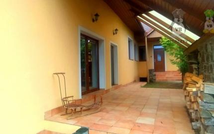 Jedinečný rodinný dom v obci Vinné s rozľahlým pozemkom