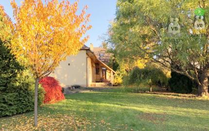 Jedinečný rodinný dom v obci Vinné s rozľahlým pozemkom