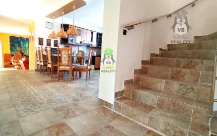 Jedinečný rodinný dom v obci Vinné s rozľahlým pozemkom