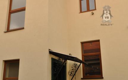 Velkometrážny byt 3+1 s garážou centrum, Sp. Nová Ves