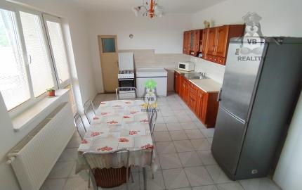 VÝRAZNE ZNÍŽENÁ CENA -Veľkorysý 5. izbový dom, Žbince