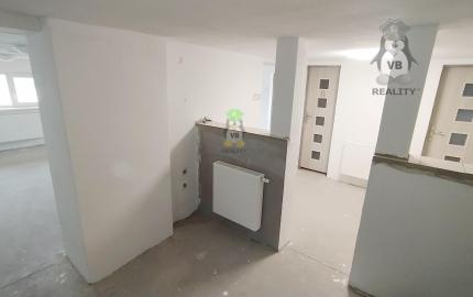 VÝRAZNE ZNÍŽENÁ CENA -Veľkorysý 5. izbový dom, Žbince