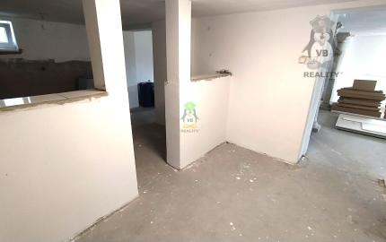 VÝRAZNE ZNÍŽENÁ CENA -Veľkorysý 5. izbový dom, Žbince