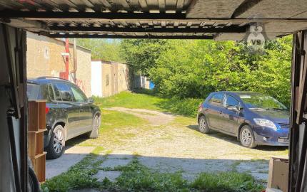 Garáž na sídlisku Tarča