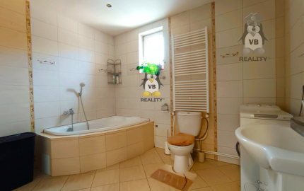 Rodinný dom s krásnou záhradou v obci Ložín