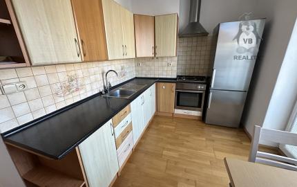 Byt 2+1 s balkónom centrum, Sp. Nová Ves