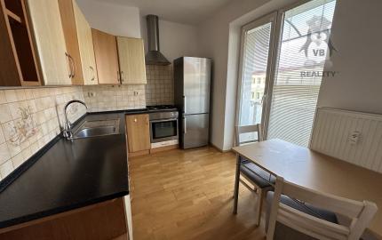 Byt 2+1 s balkónom centrum, Sp. Nová Ves