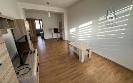 Byt 2+1 s balkónom centrum, Sp. Nová Ves