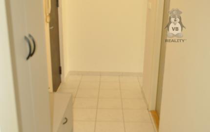 Prenájom bytu 1+1 s loggiou, sídl. Mier, Sp. Nová Ves