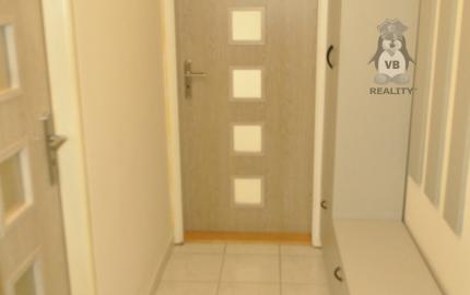 Prenájom bytu 1+1 s loggiou, sídl. Mier, Sp. Nová Ves