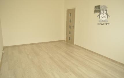 Prenájom bytu 1+1 s loggiou, sídl. Mier, Sp. Nová Ves