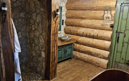 Zrubový rodinný dom v obci Hnilčík-Bindt, okres Sp. Nová Ves