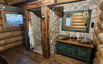 Zrubový rodinný dom v obci Hnilčík-Bindt, okres Sp. Nová Ves