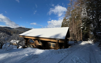 Zrubový rodinný dom v obci Hnilčík-Bindt, okres Sp. Nová Ves