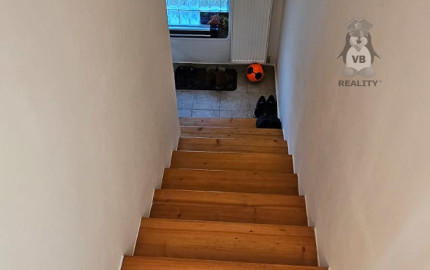 Rodinný dom s 2 samost. bytov. jednotkami v obci Jamník, SNV