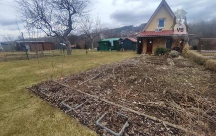 Pekná útulná chatka so záhradkou