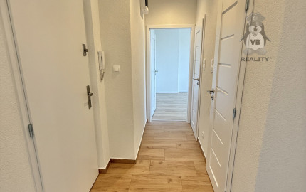 Byt 2+1 s balkónom centrum, Sp. Nová Ves