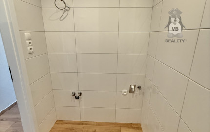 Byt 2+1 s balkónom centrum, Sp. Nová Ves