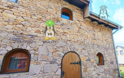 Kamenná chata s vínnou pivnicou v srdci kameňolomu