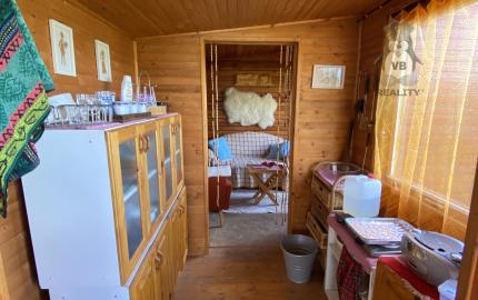 Ponúkame na predaj záhradu s chatkou v pri sídlisku Mier.