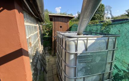 Ponúkame na predaj záhradu s chatkou v pri sídlisku Mier.