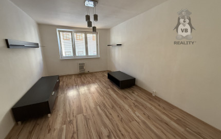 Byt 2+1 s loggiou centrum, Sp. Nová Ves